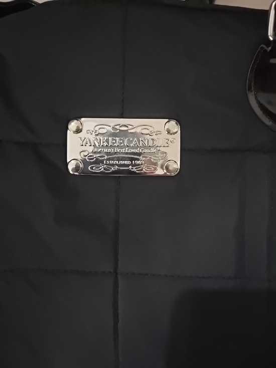 YANKEE CANDLE Black Quilted Classic Chic Tote Bag with Patent Straps - Picture 3 of 7